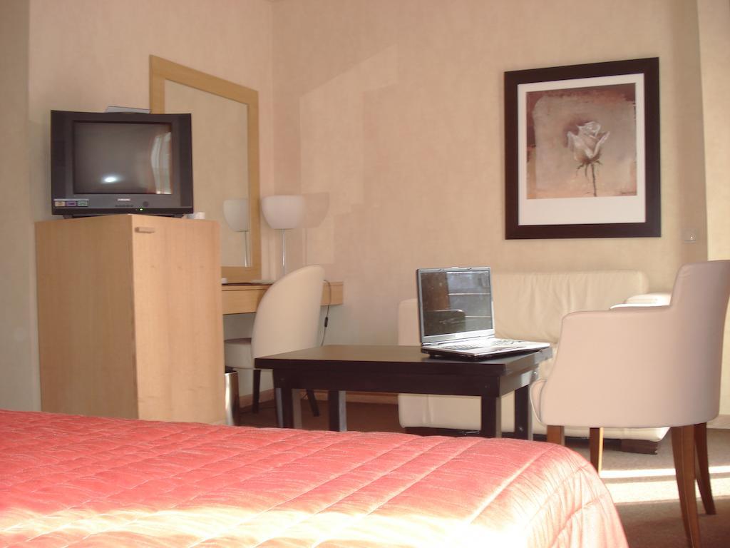 Hotel Lozenge Atenas Habitación foto